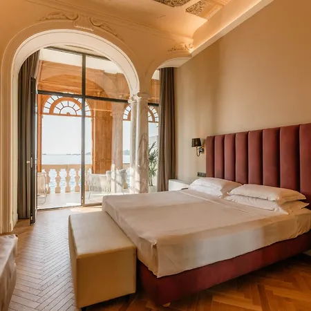 ホテル Monte Baldo E Acquarone 4*